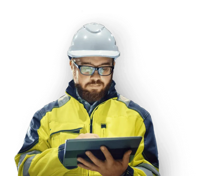 Électricien en train de suivre les présences sur tablette