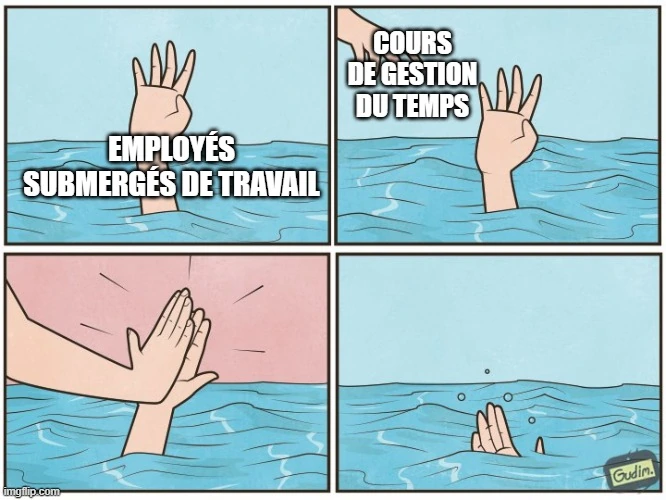 Une main qui lutte pour rester à la surface de l’eau, et une autre