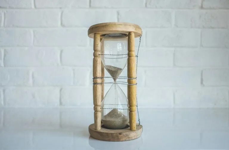 Image of an hourglass