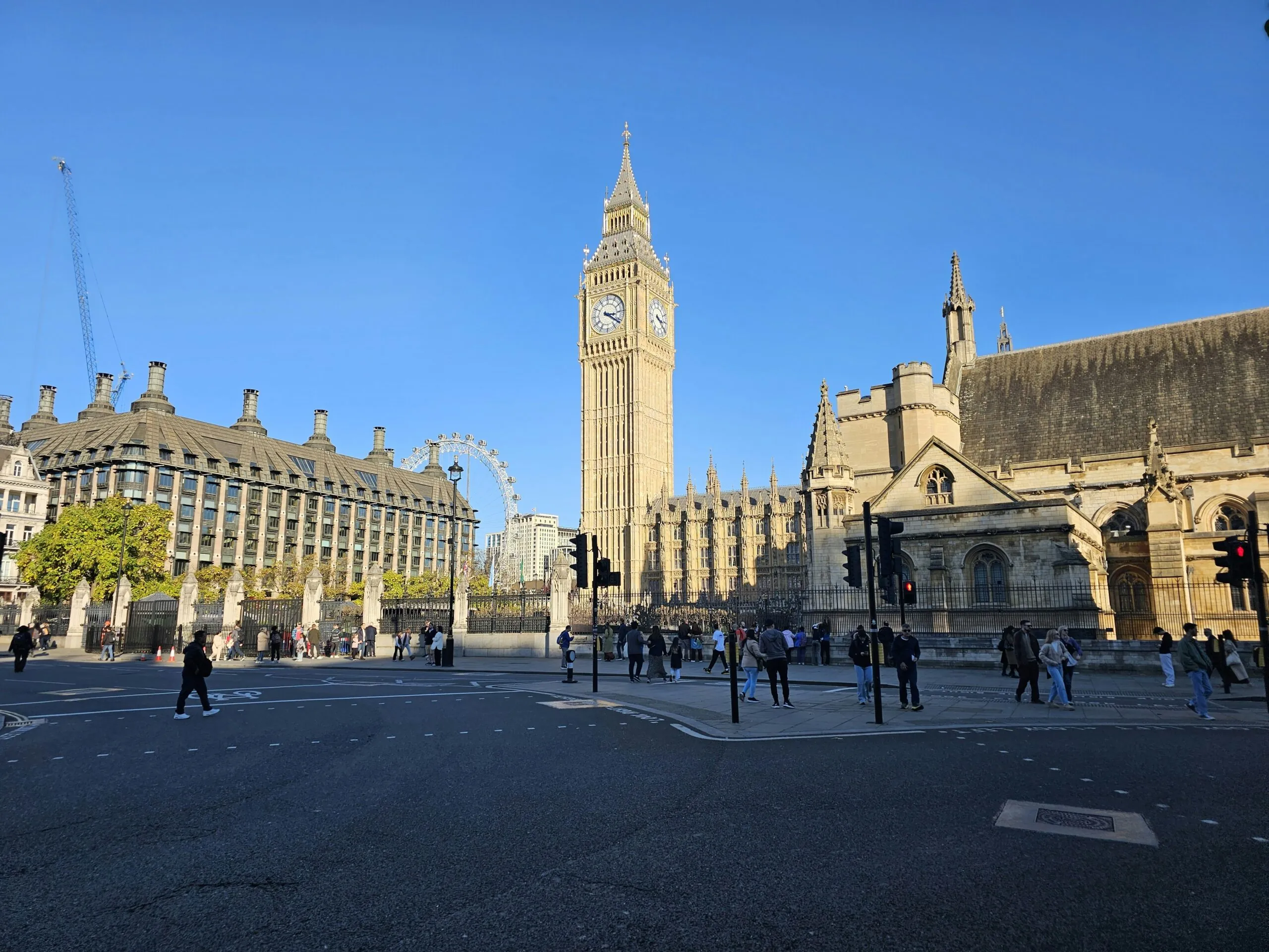 Foto do Big Ben e da Camara dos Lordes no Reino Unido, onde se discutem os projetos de lei dos direitos trabalhistas