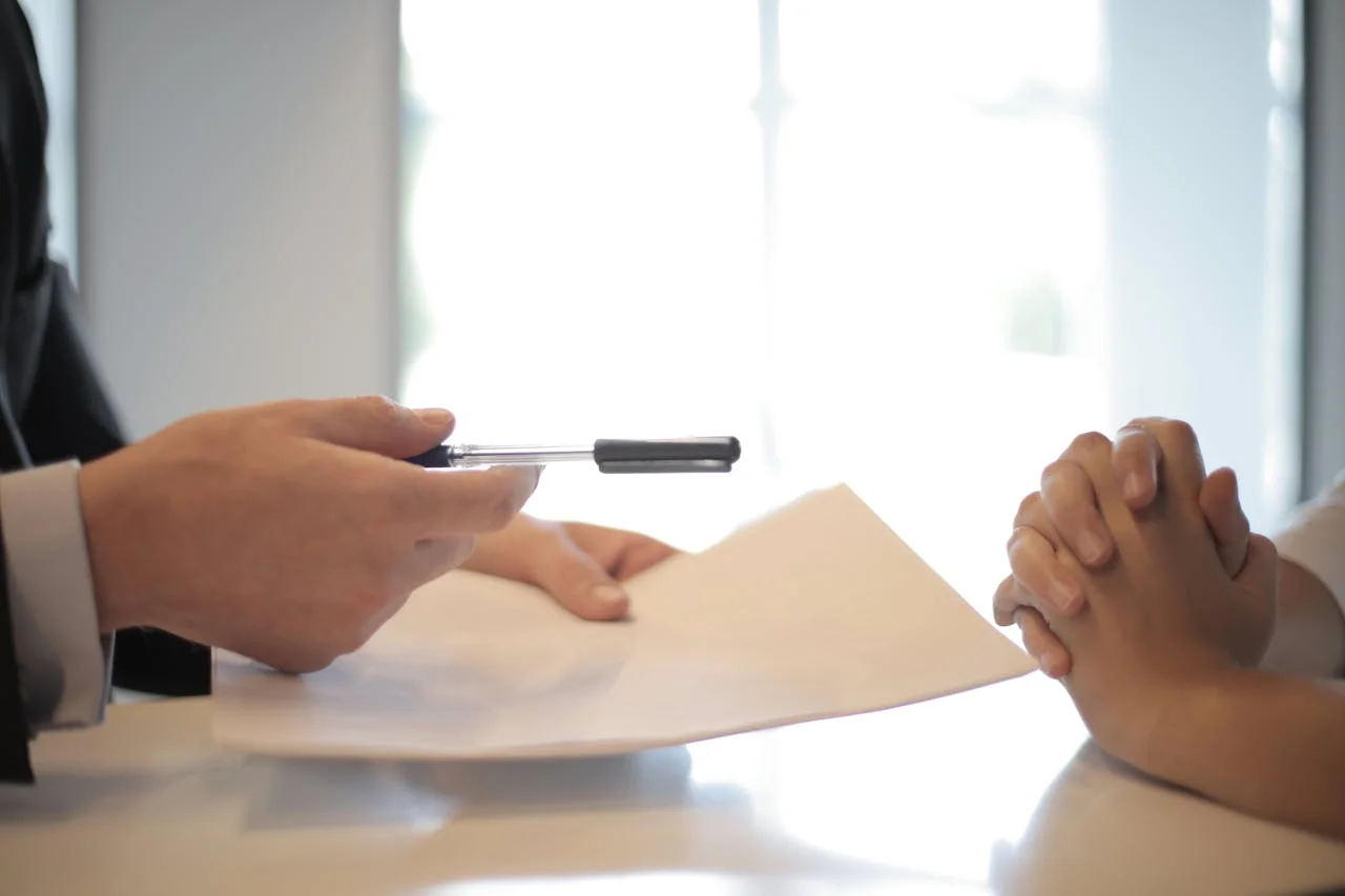 Trabalhador a rescindir o contrato de trabalho por iniciativa do próprio trabalhador
