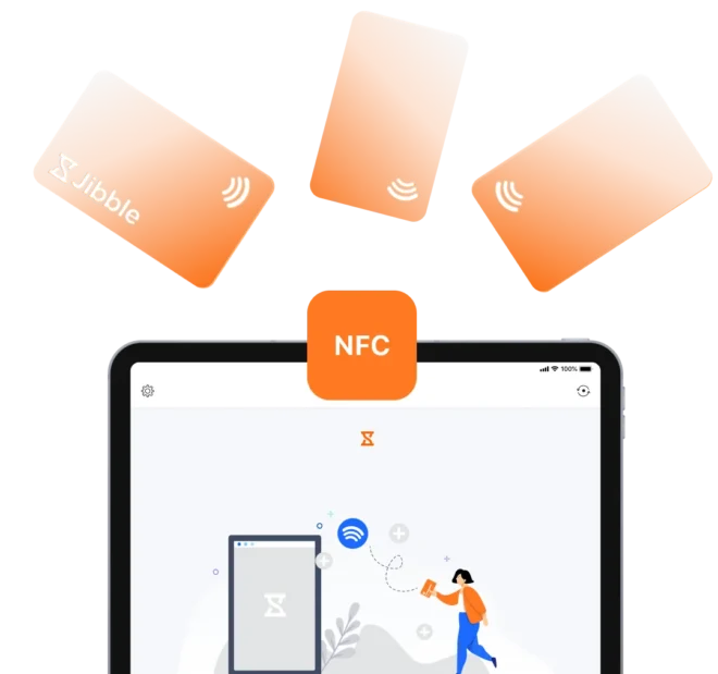 Funcionário registrando entrada com aproximação do cartão NFC em um quiosque de relógio de ponto compartilhado do Jibble